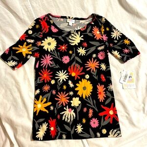LULAROE GiGi T-shirt, size, small floral daisies, black, pink, white yellow gray